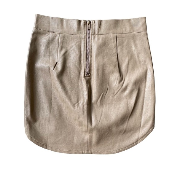 Naked Wardrobe Women’s Size Large Scoop Bottom Tan Faux Leather Mini Skirt - Picture 2 of 6